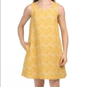 Perfect for summer!! Yellow & white linen dress that hits above the knee.